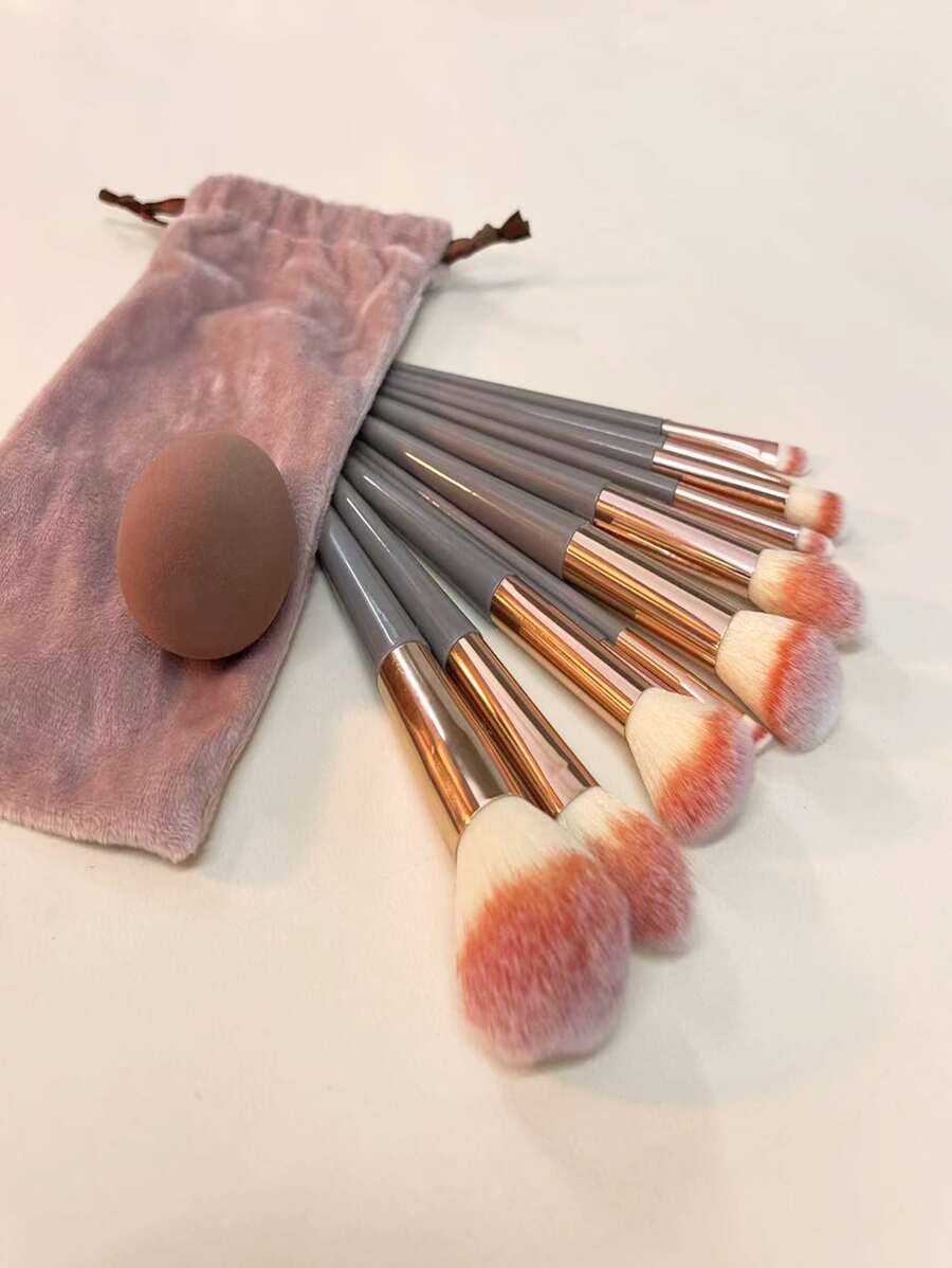 SheIn Makeup Brush Set 13 face and eye brushes and a beauty sponge in a storage bag