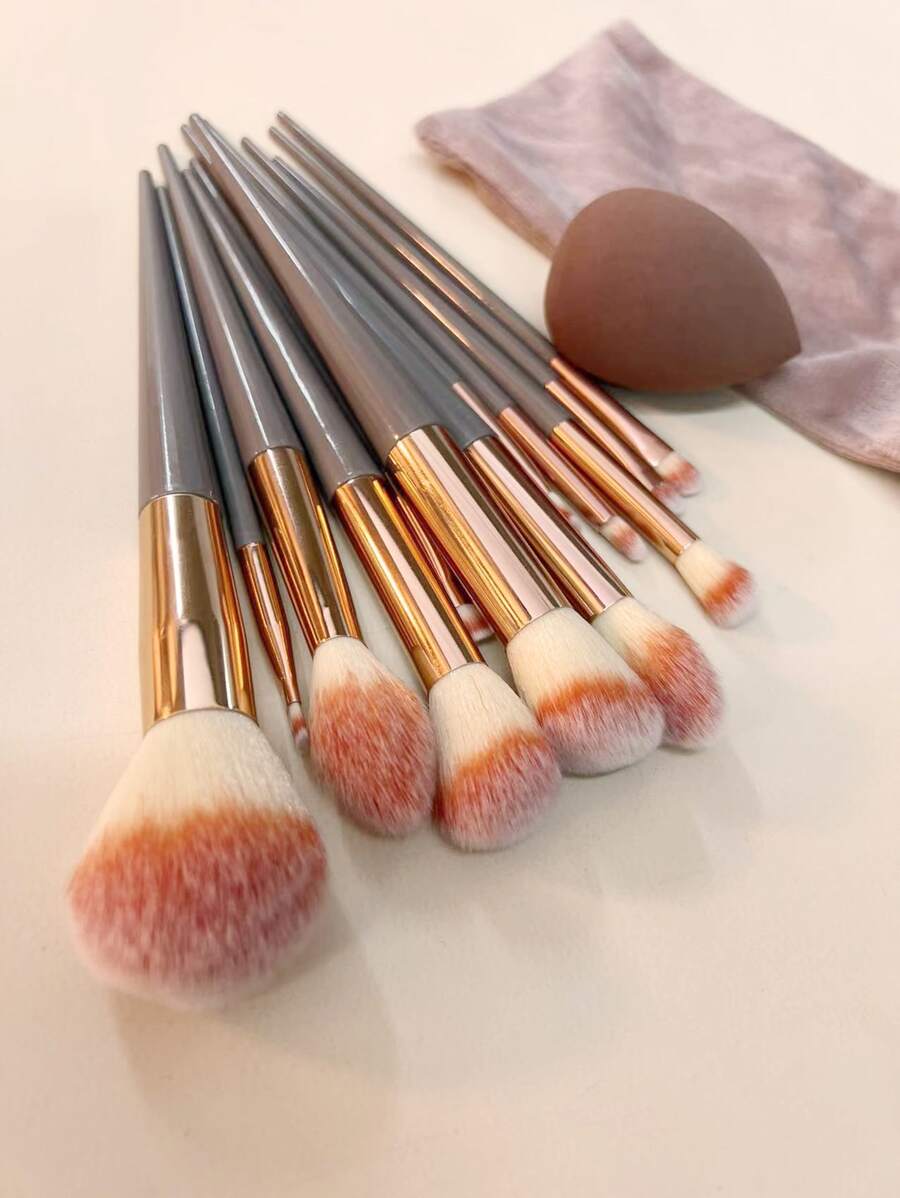 SheIn Makeup Brush Set 13 face and eye brushes and a beauty sponge in a storage bag