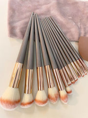 SheIn Makeup Brush Set 13 face and eye brushes and a beauty sponge in a storage bag