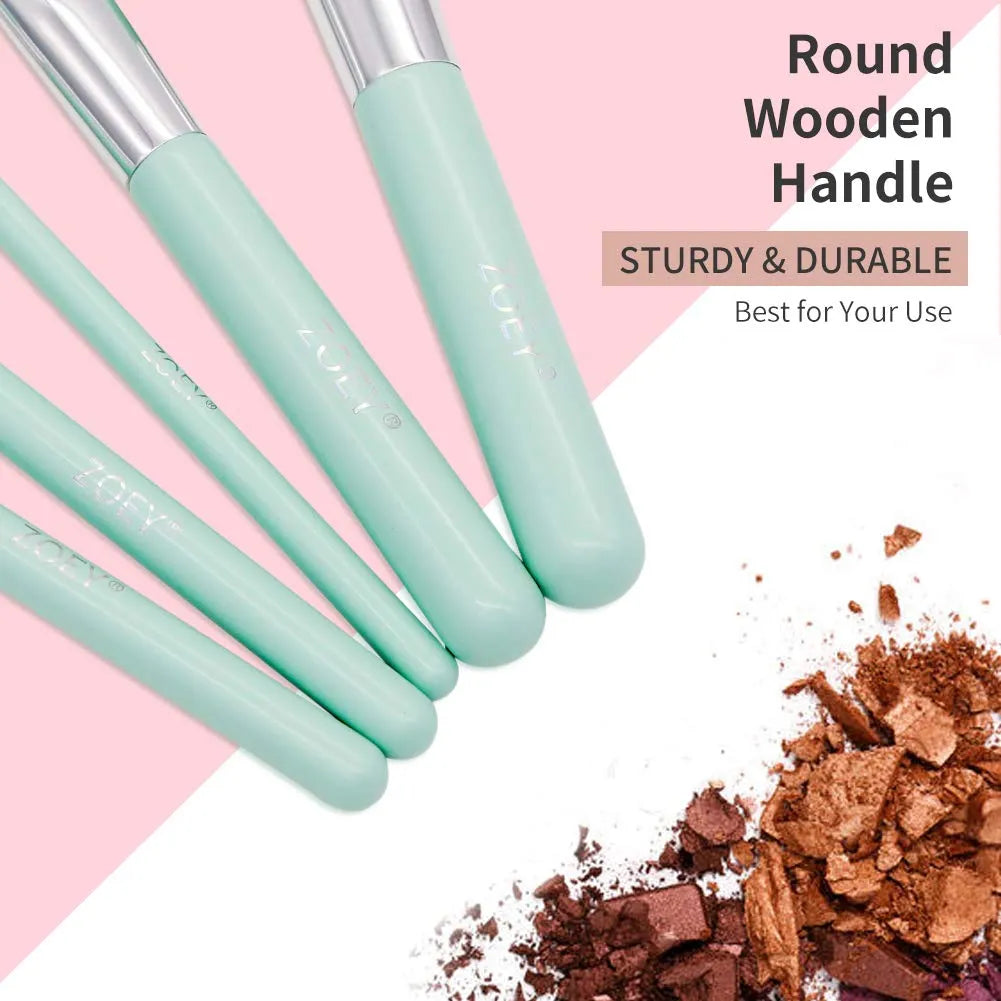 Zoe's Essential Brush Set consists of 5 pieces - Lubna